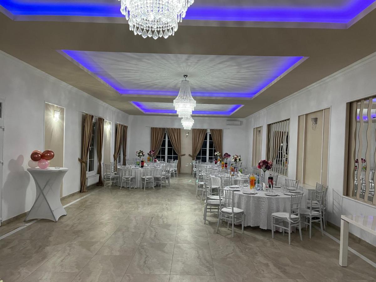 Pensiunea Queen Remetea Mare Exterior photo